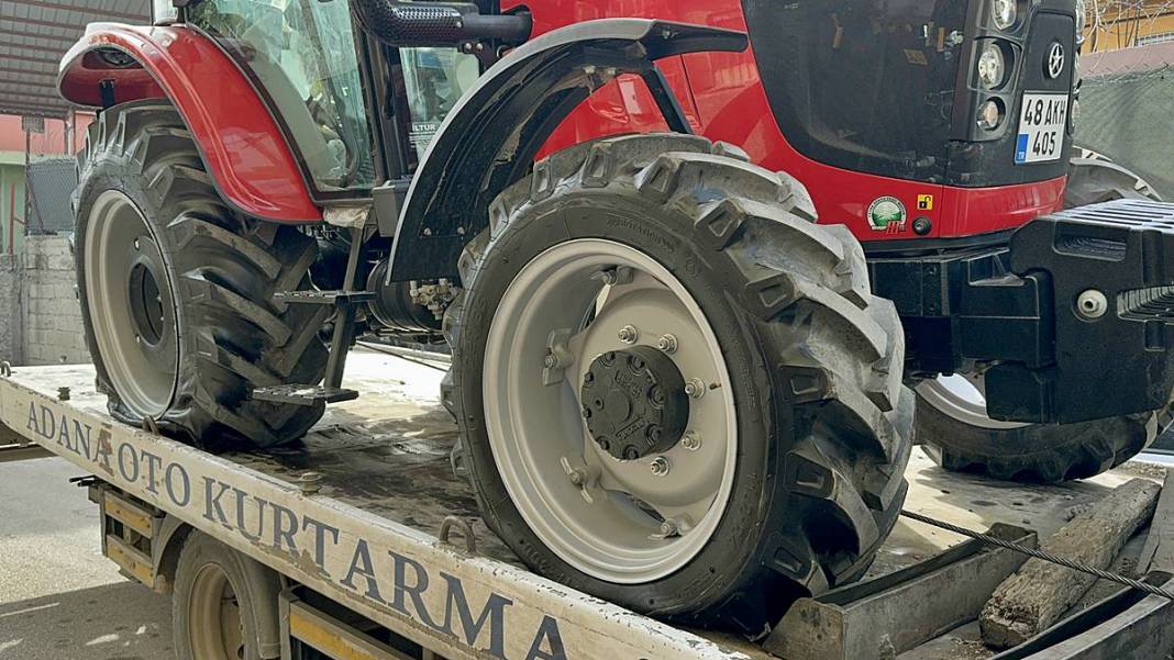 Aracını sokağa park edenler mahalle sakinleri sabah korkunç manzarayla karşılaştı! Apart topar polisi aradılar 6